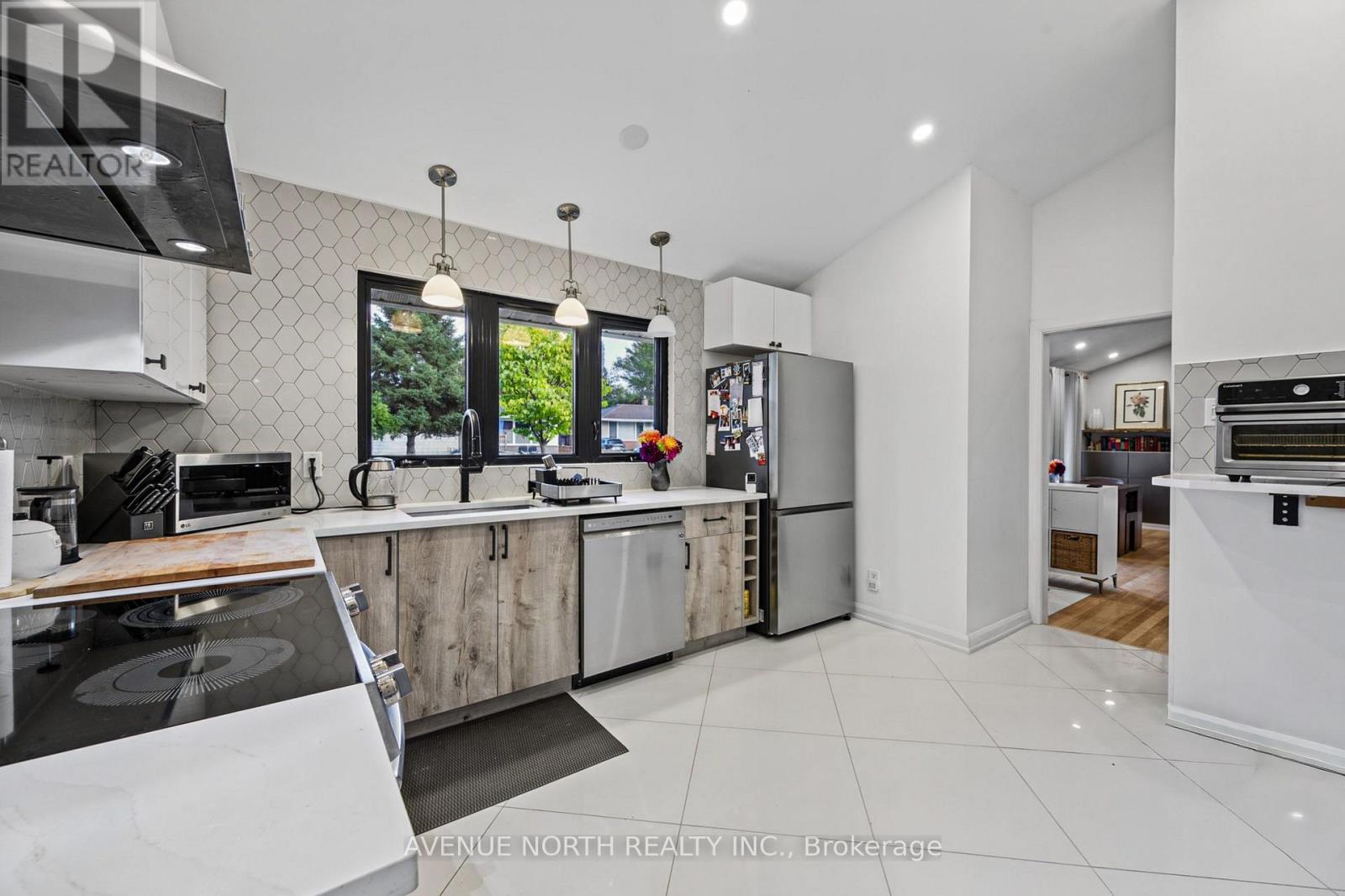 1174 Maybank Street Property Photo 18