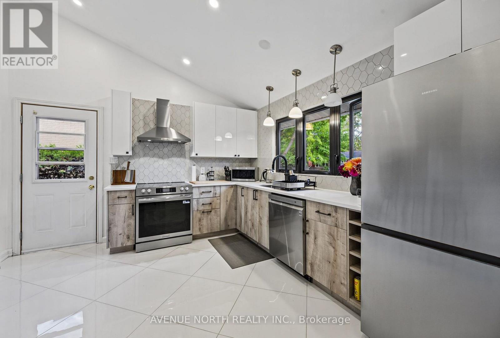 1174 Maybank Street Property Photo 19
