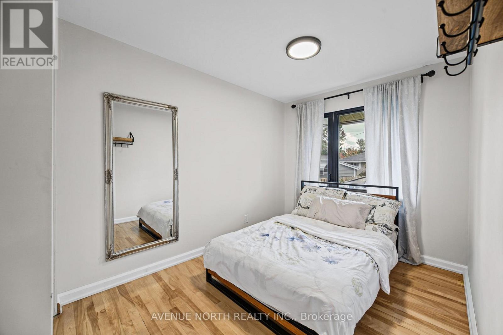 1174 Maybank Street Property Photo 24