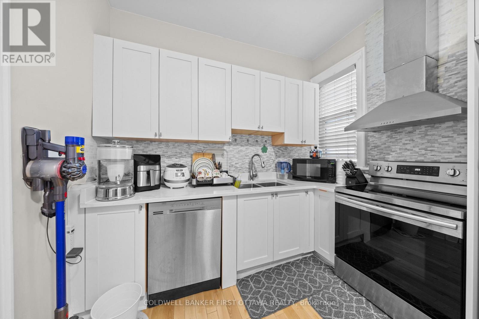245 Bay Street Property Photo 9