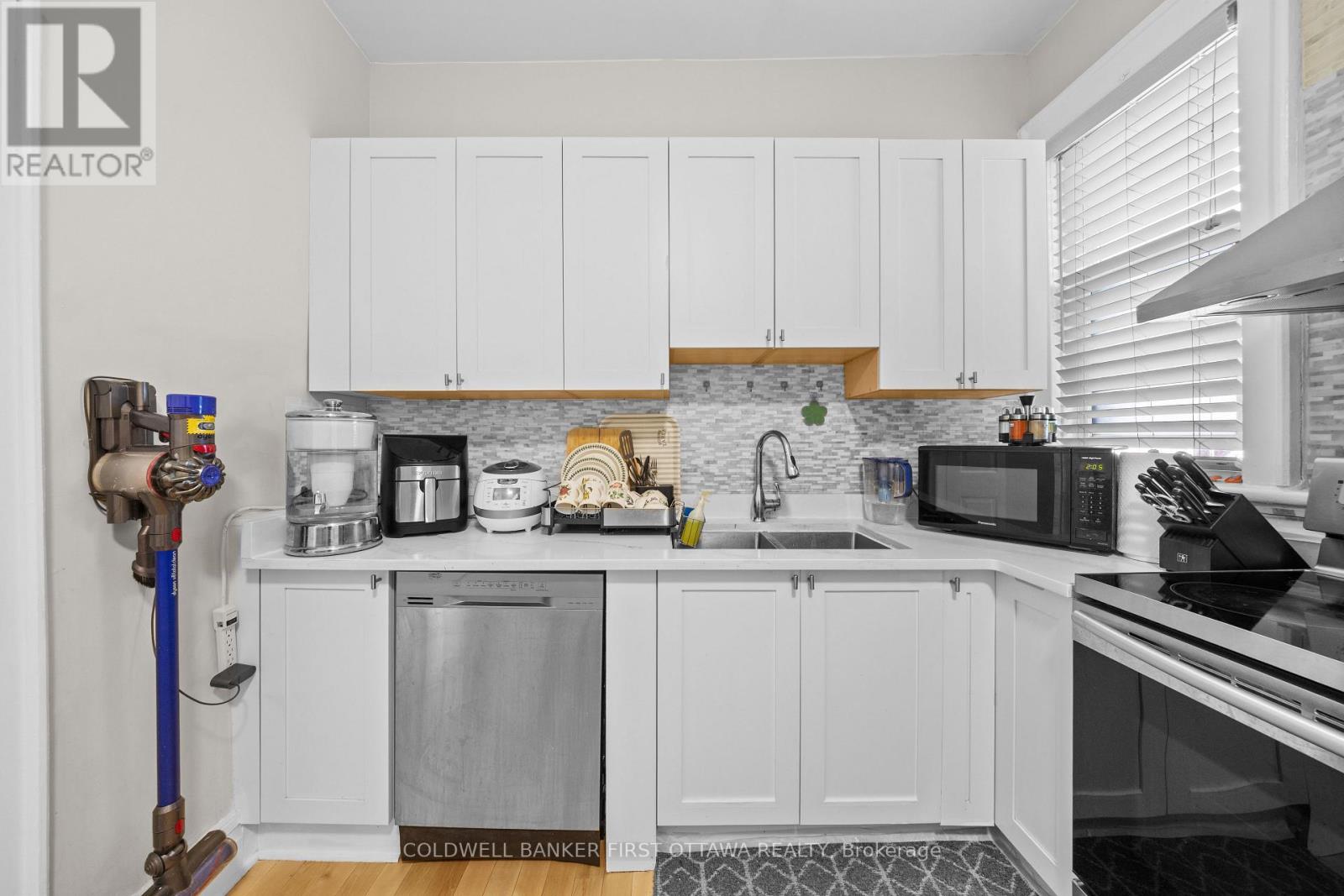245 Bay Street Property Photo 11