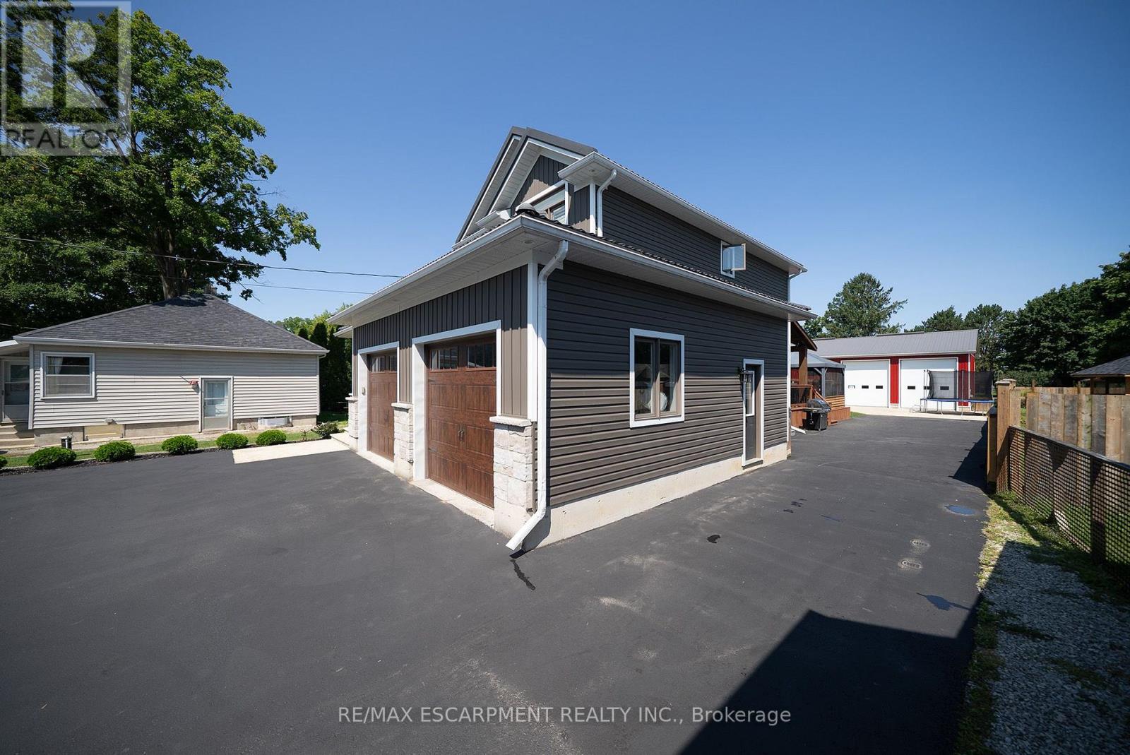 166 King Street Property Photo 4