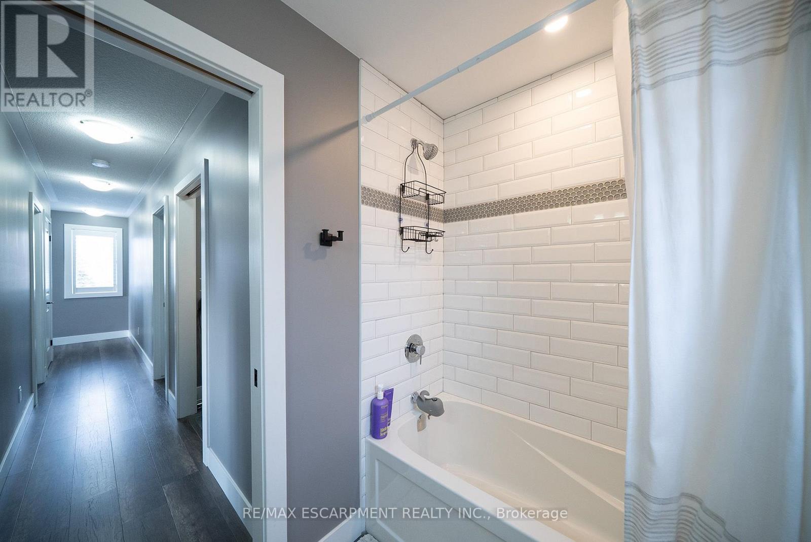 166 King Street Property Photo 27