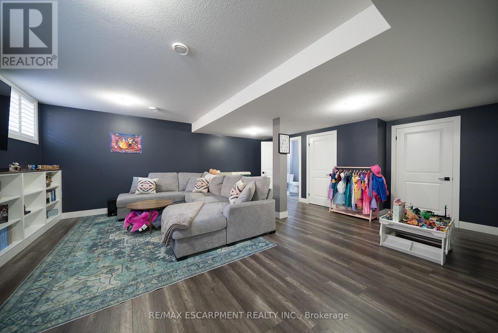 166 King Street Property Photo 29