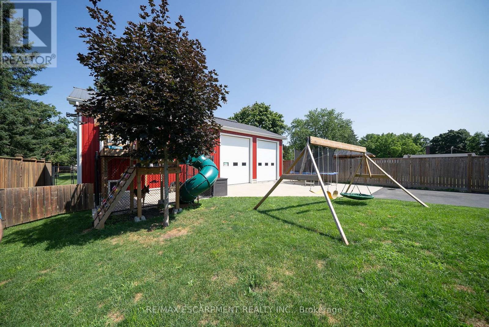 166 King Street Property Photo 34