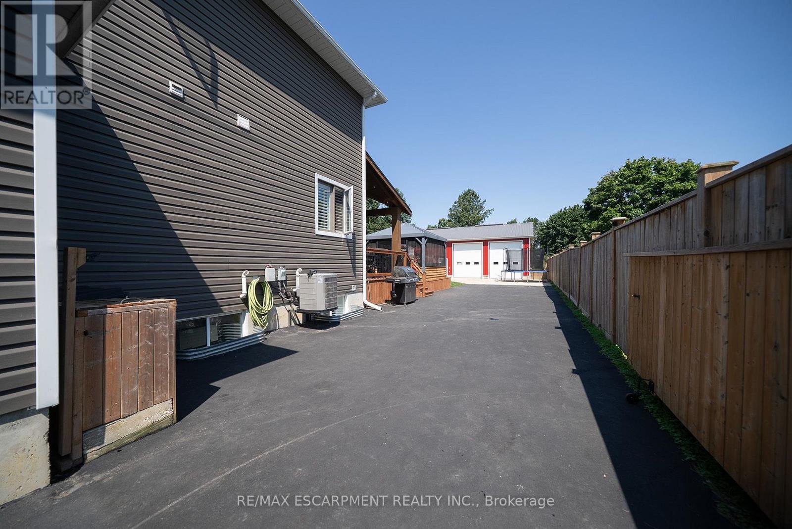166 King Street Property Photo 40