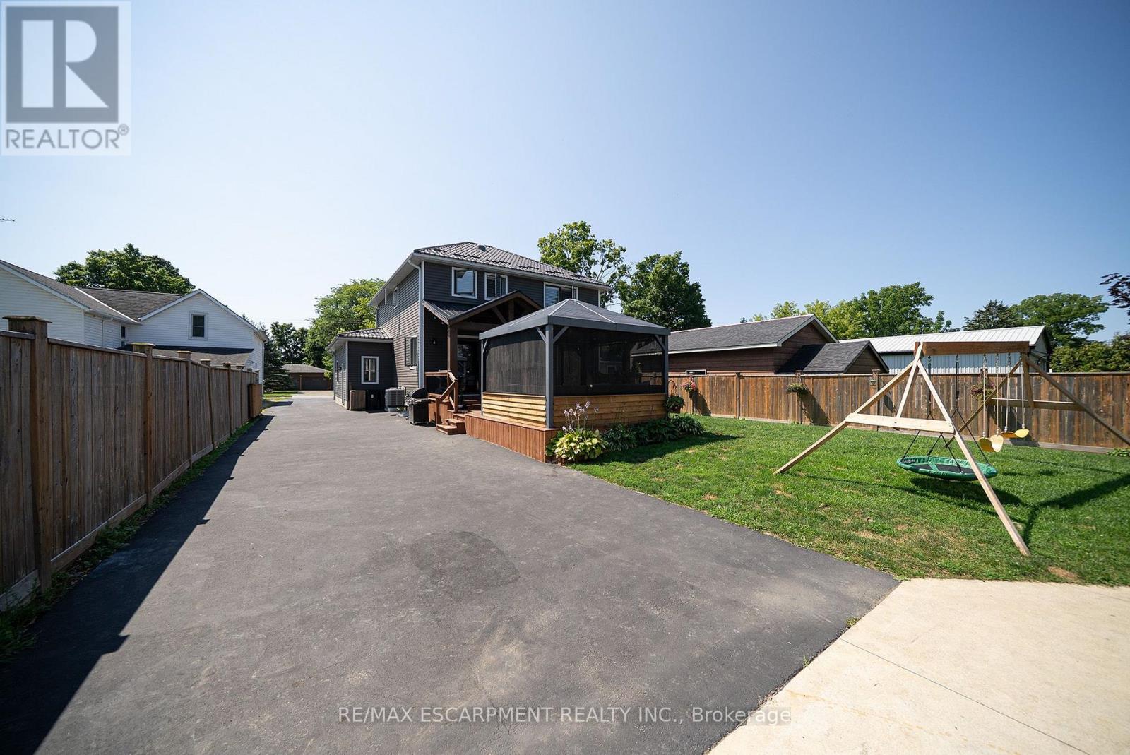 166 King Street Property Photo 41