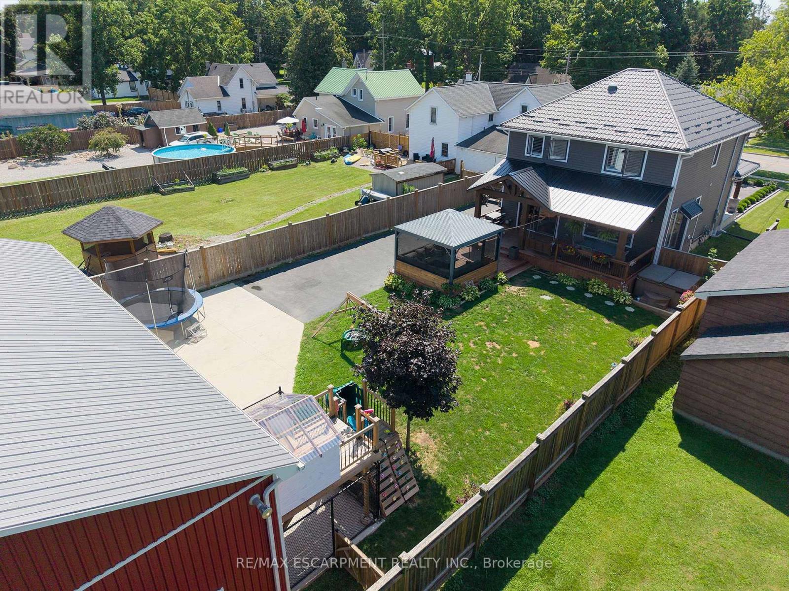 166 King Street Property Photo 46