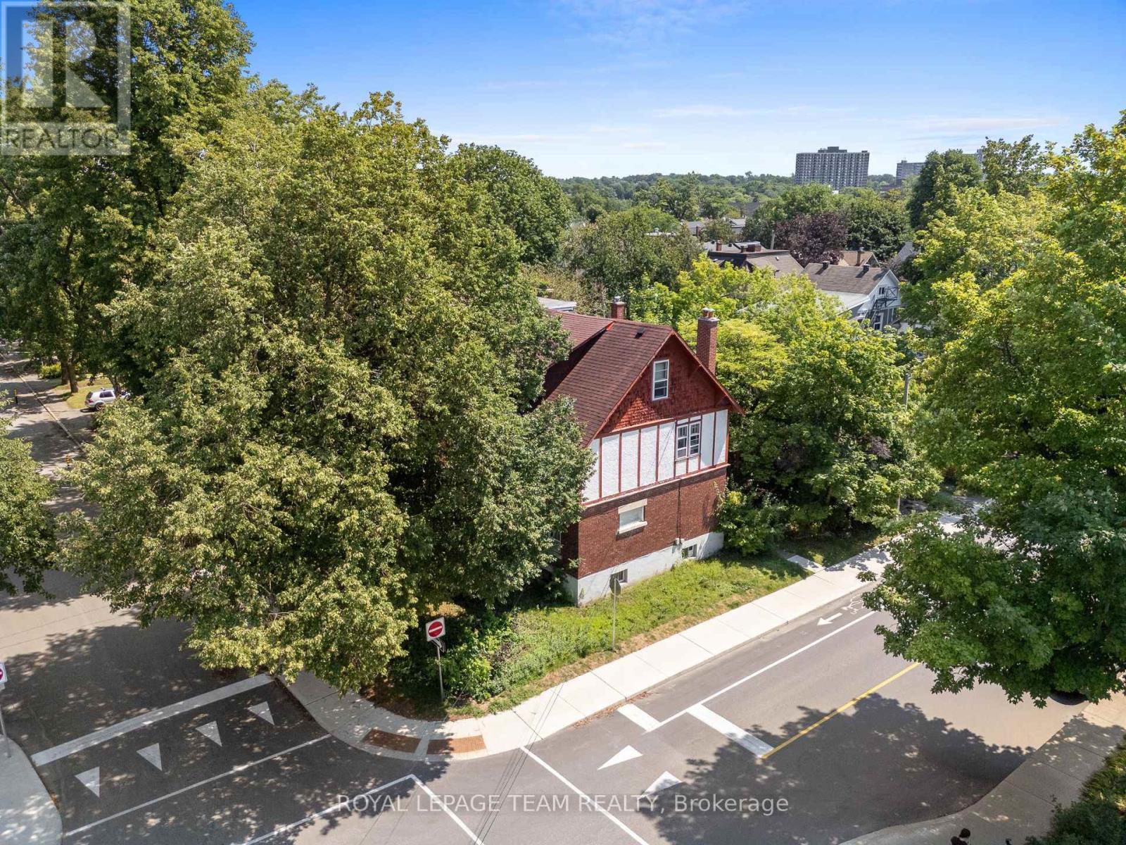 101 Grosvenor Avenue Property Photo 6