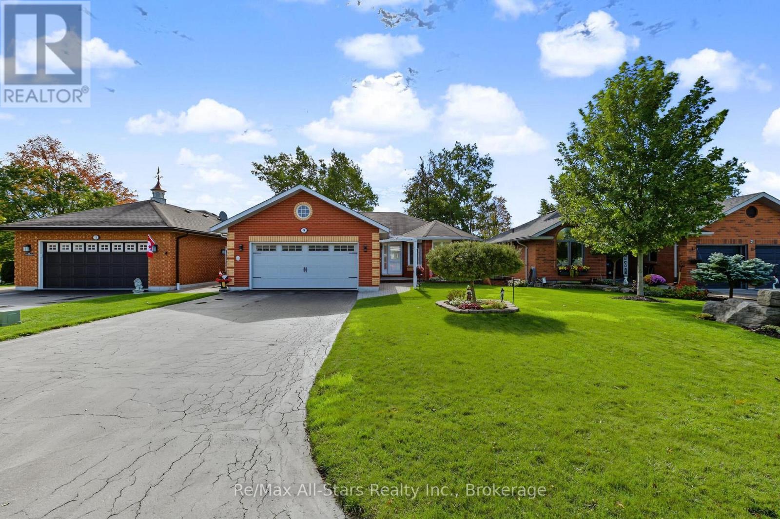 9 Hillview Drive Property Photo 1