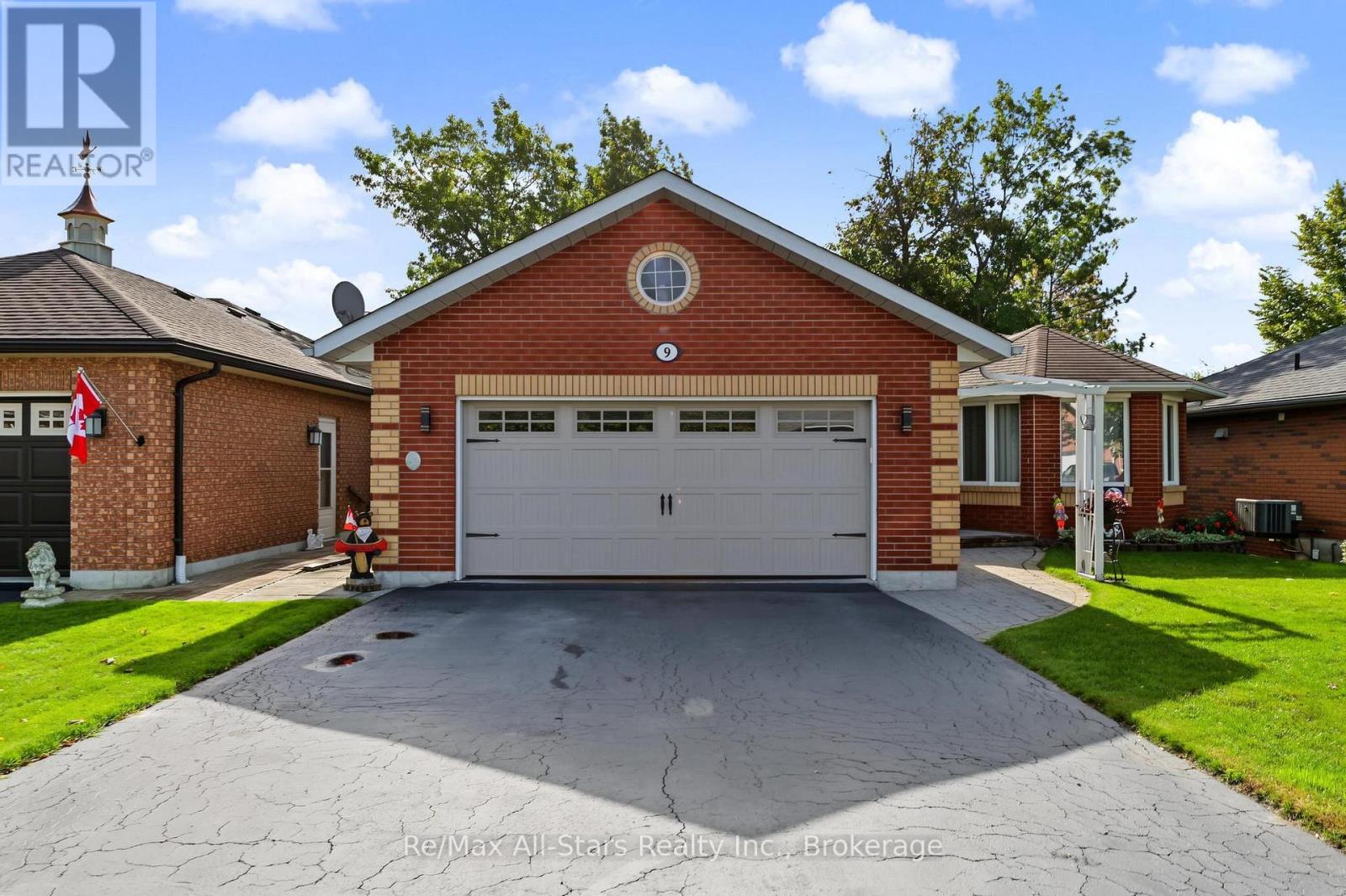 9 Hillview Drive Property Photo 3