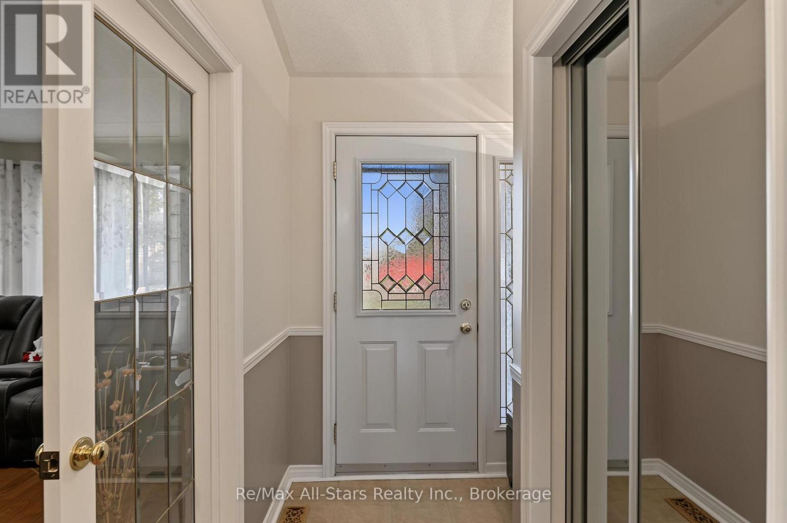 9 Hillview Drive Property Photo 6
