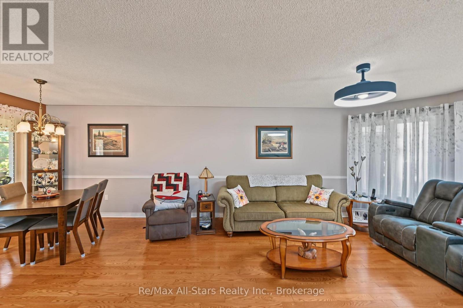 9 Hillview Drive Property Photo 8