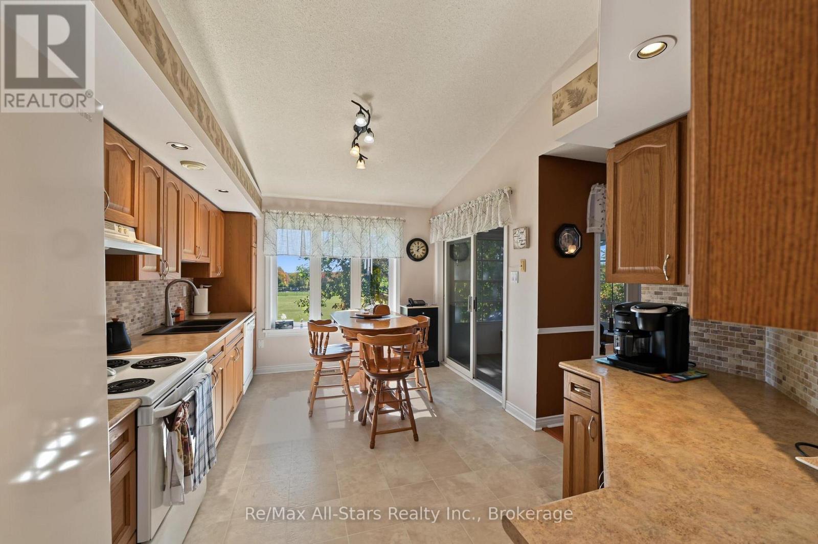 9 Hillview Drive Property Photo 13