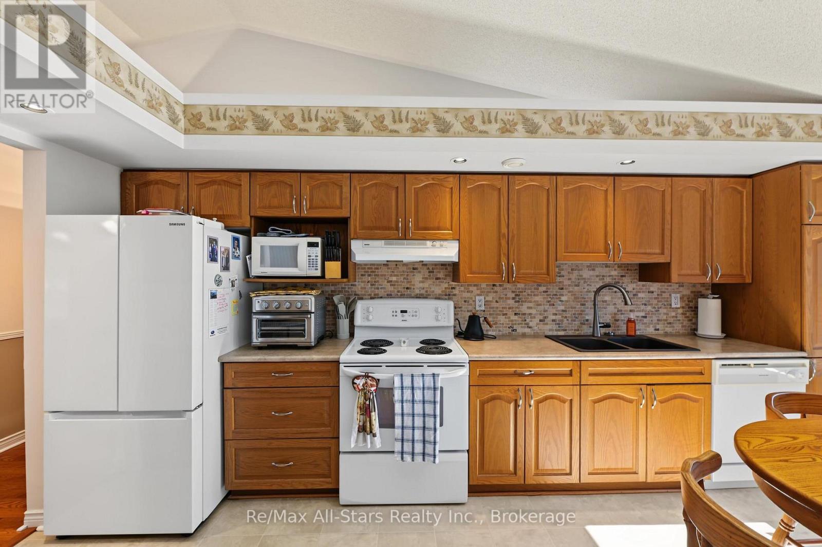 9 Hillview Drive Property Photo 15