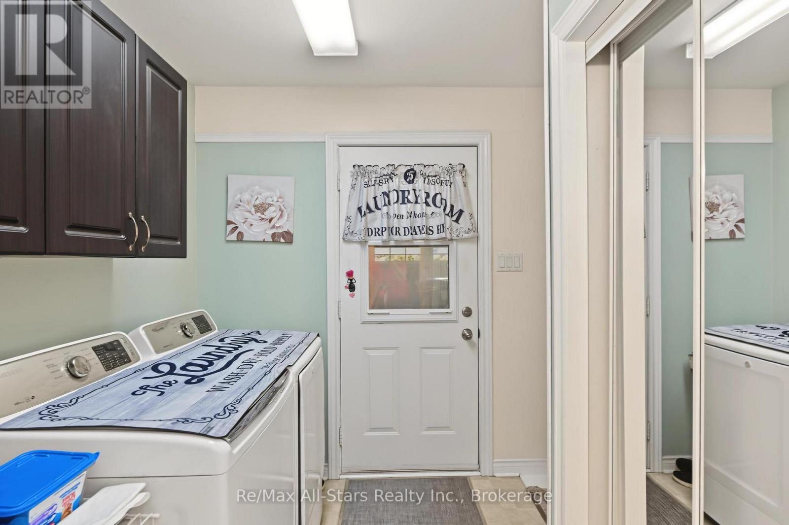 9 Hillview Drive Property Photo 19