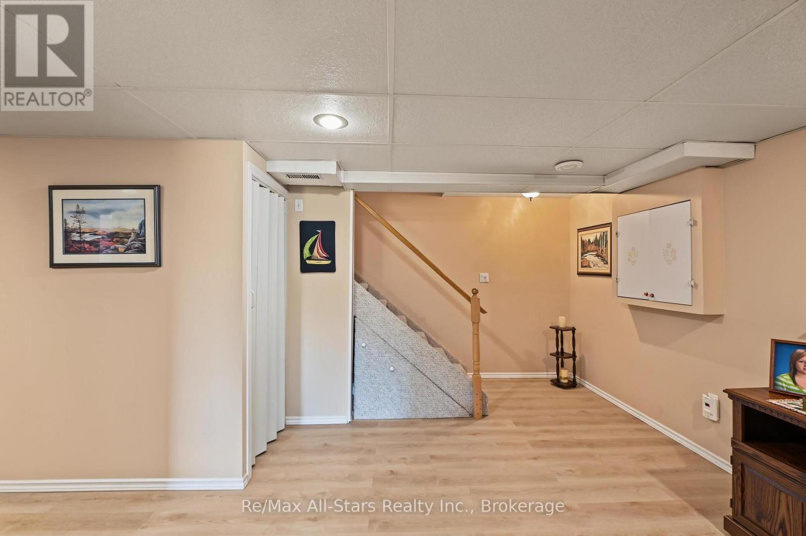 9 Hillview Drive Property Photo 27
