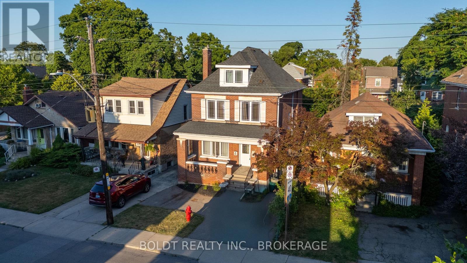 209 Rosslyn Avenue S Property Photo 4