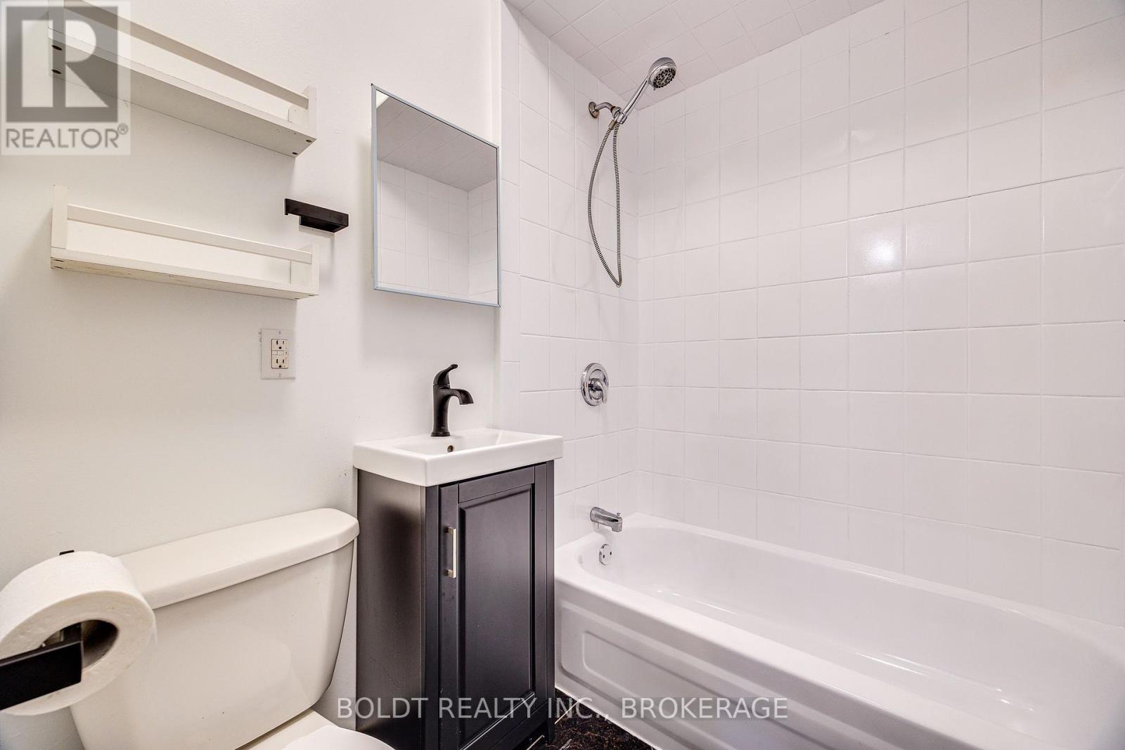 209 Rosslyn Avenue S Property Photo 8