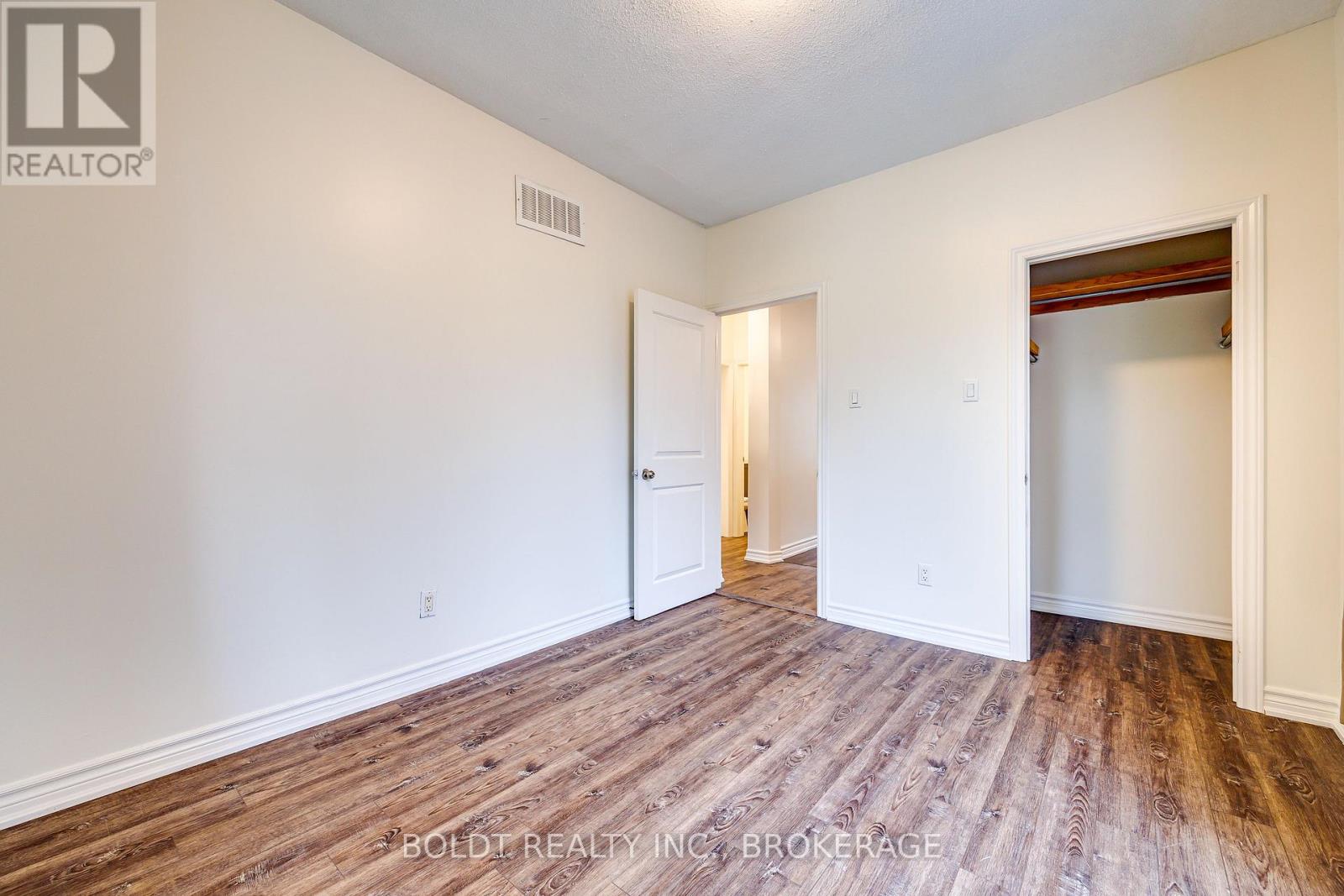 209 Rosslyn Avenue S Property Photo 10