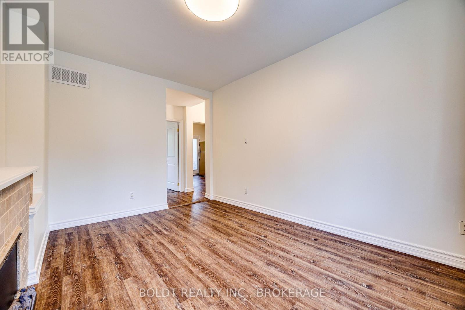 209 Rosslyn Avenue S Property Photo 11
