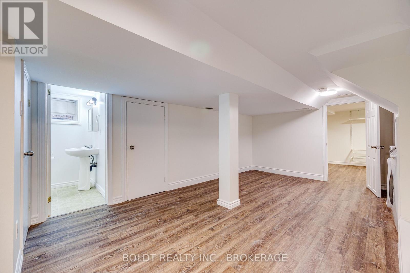 209 Rosslyn Avenue S Property Photo 12