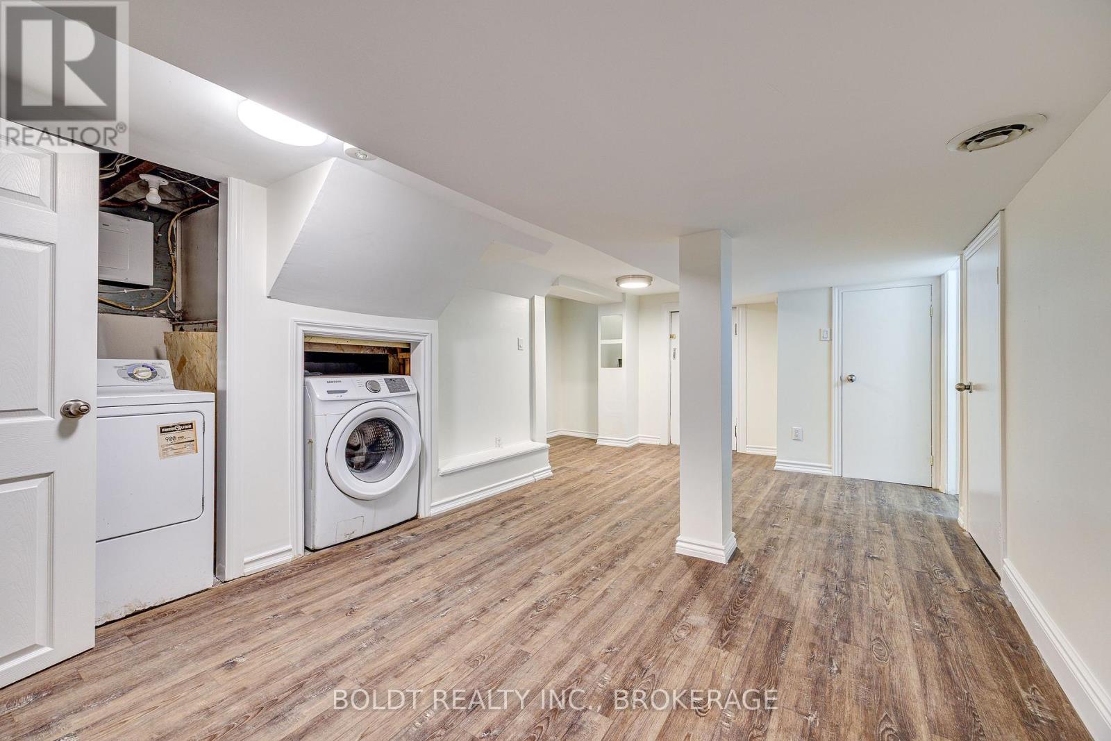 209 Rosslyn Avenue S Property Photo 13