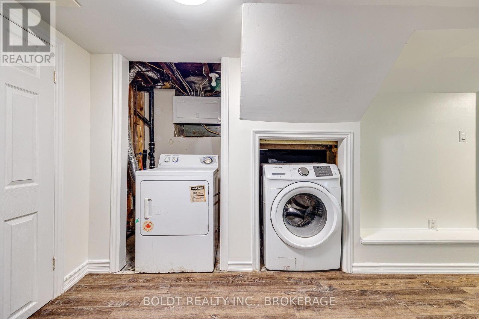 209 Rosslyn Avenue S Property Photo 14