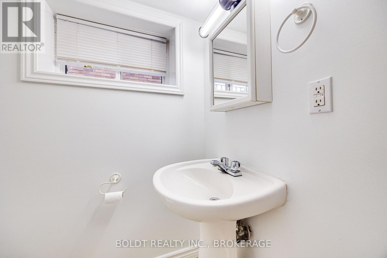 209 Rosslyn Avenue S Property Photo 15