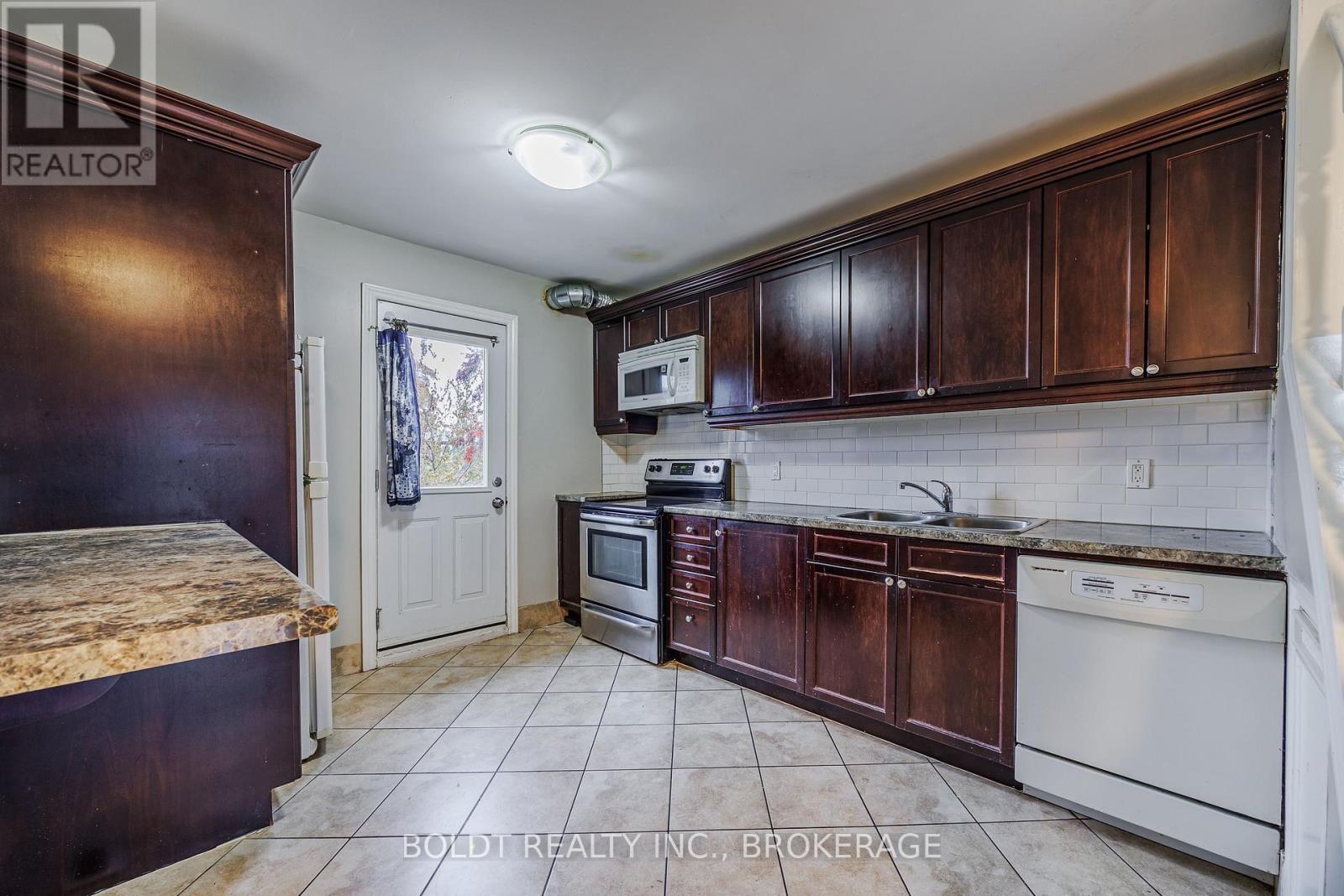 209 Rosslyn Avenue S Property Photo 18