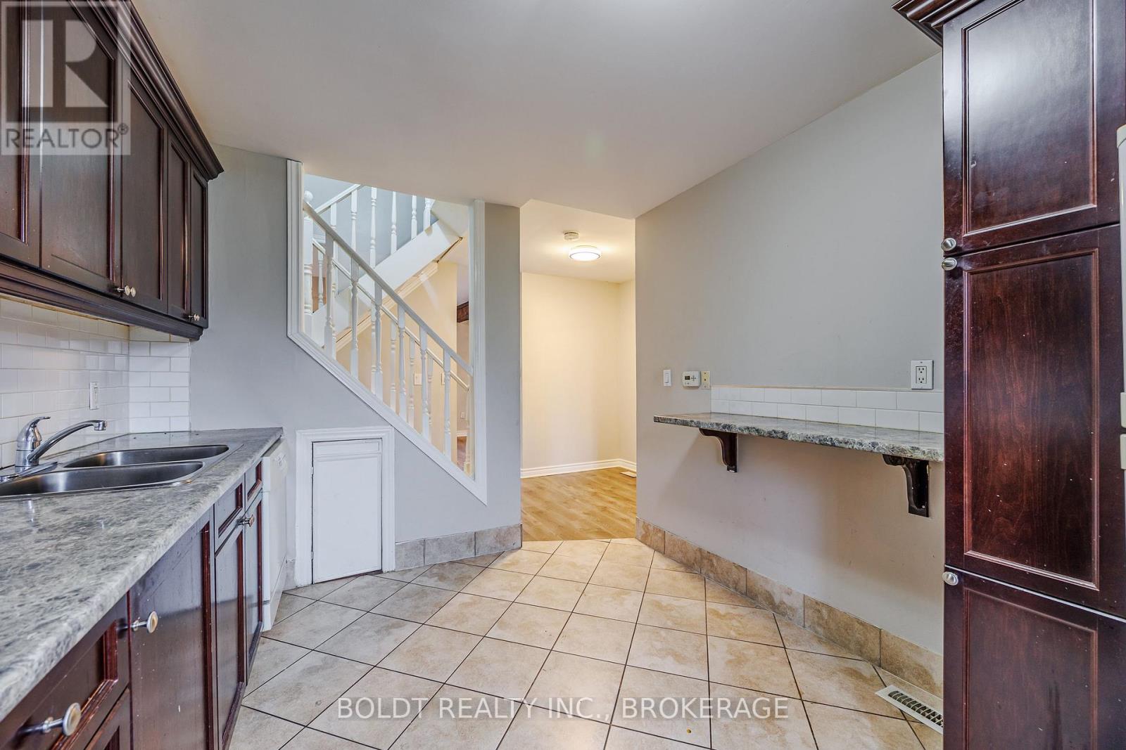 209 Rosslyn Avenue S Property Photo 19