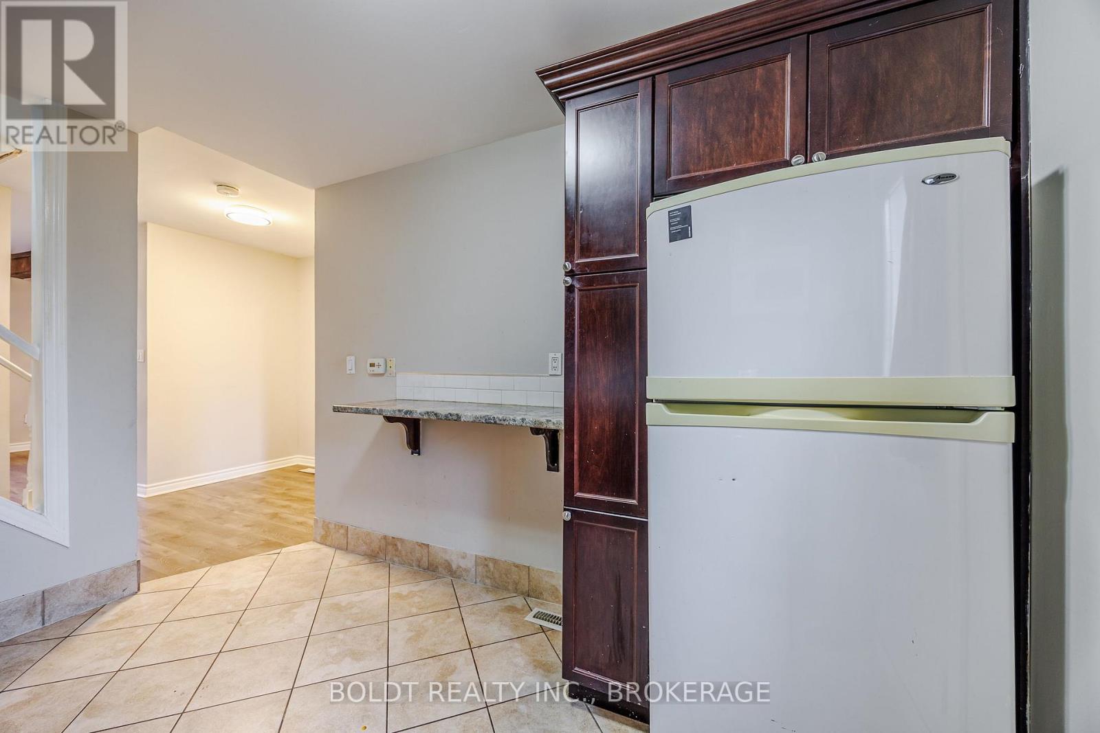 209 Rosslyn Avenue S Property Photo 20