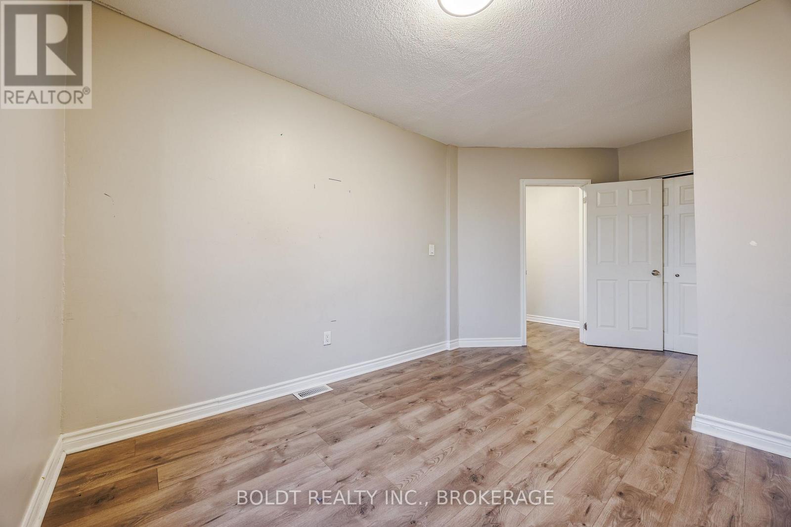 209 Rosslyn Avenue S Property Photo 25