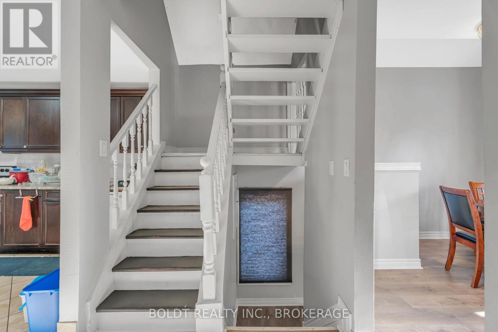 209 Rosslyn Avenue S Property Photo 27