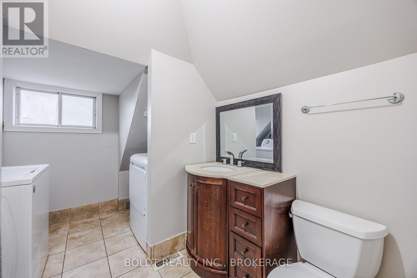 209 Rosslyn Avenue S Property Photo 28