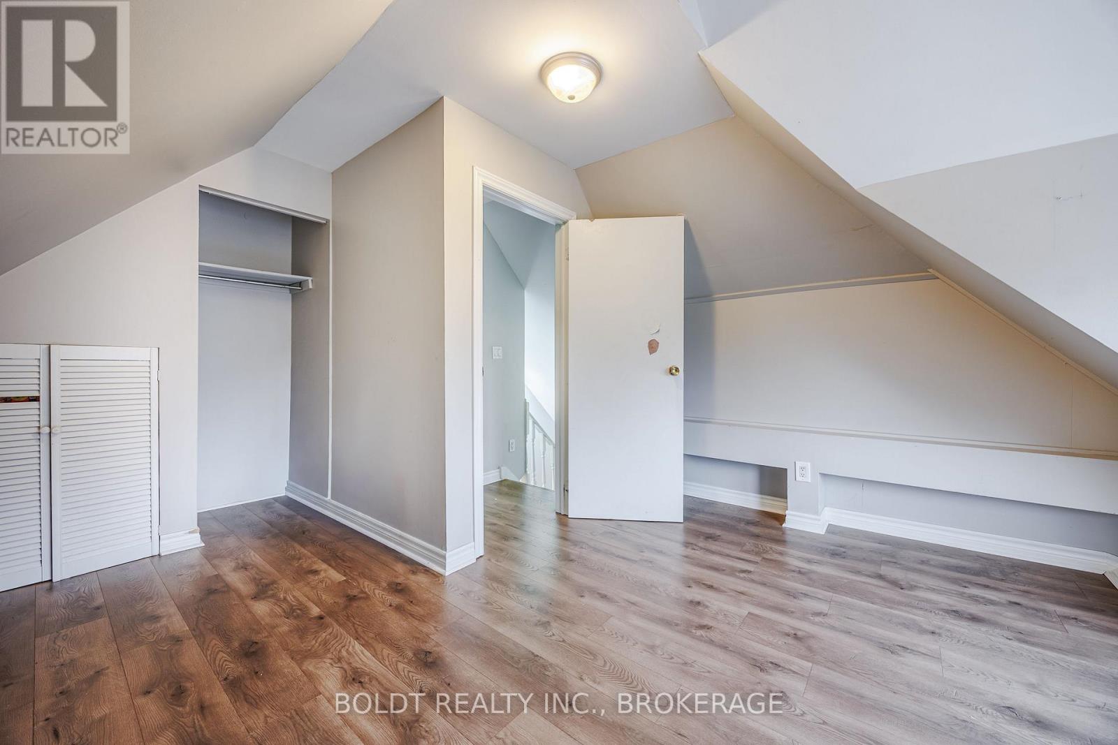 209 Rosslyn Avenue S Property Photo 29