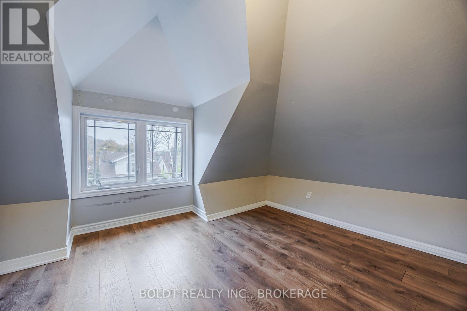 209 Rosslyn Avenue S Property Photo 30