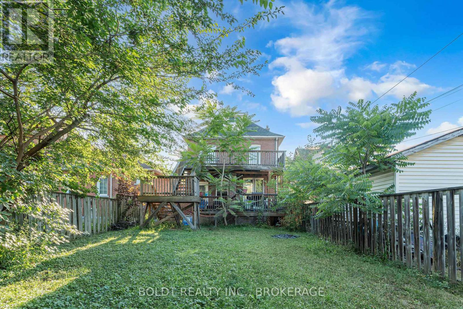 209 Rosslyn Avenue S Property Photo 36