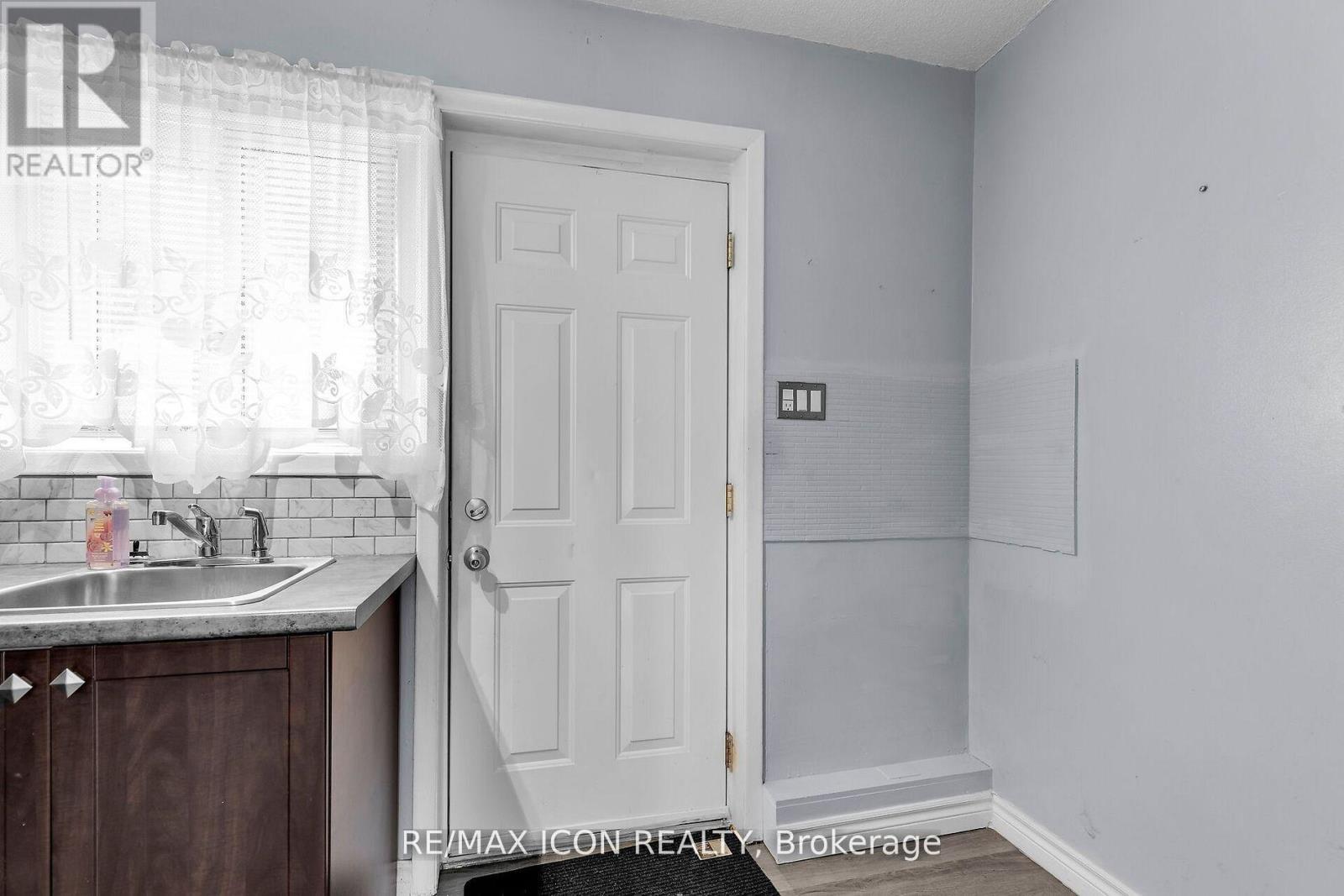 106 - 1090 Kipps Lane Property Photo 5