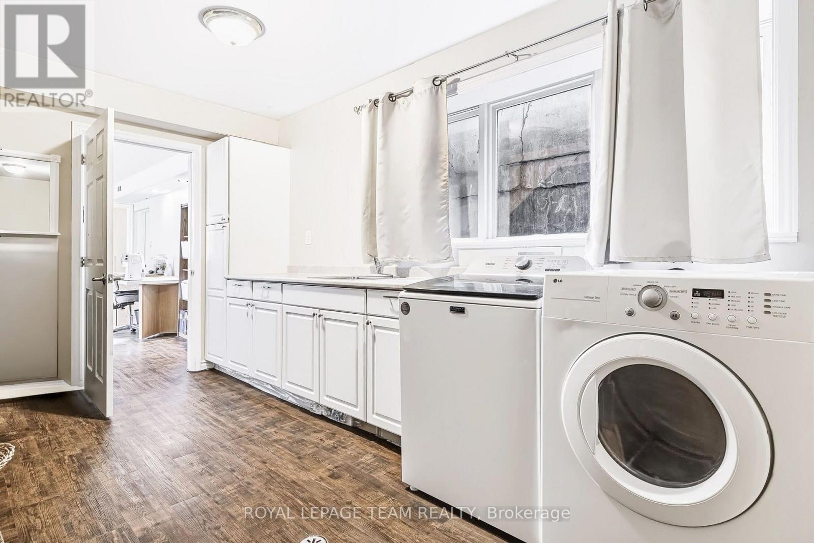 2027 Dundas Street Property Photo 31