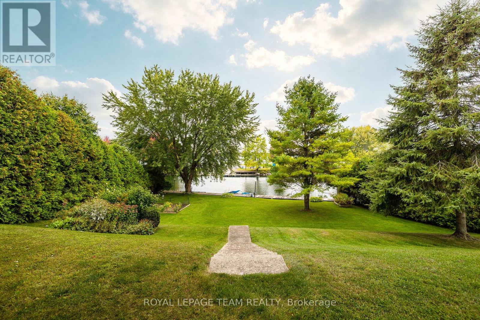 2027 Dundas Street Property Photo 36