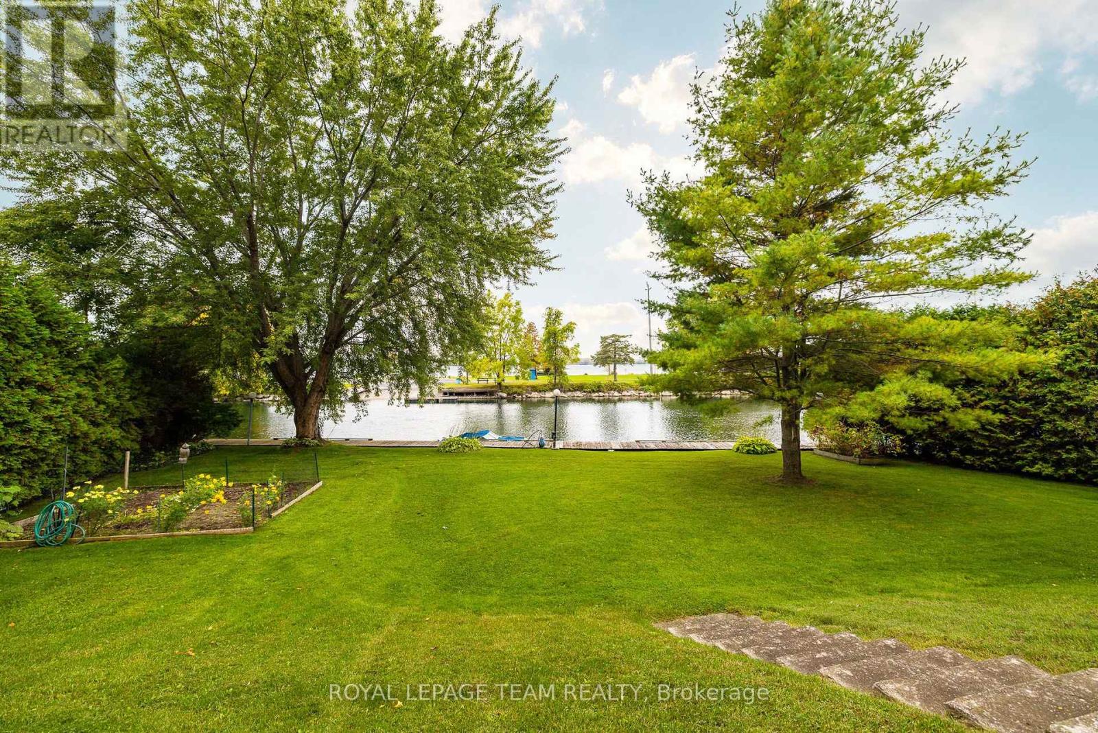 2027 Dundas Street Property Photo 37
