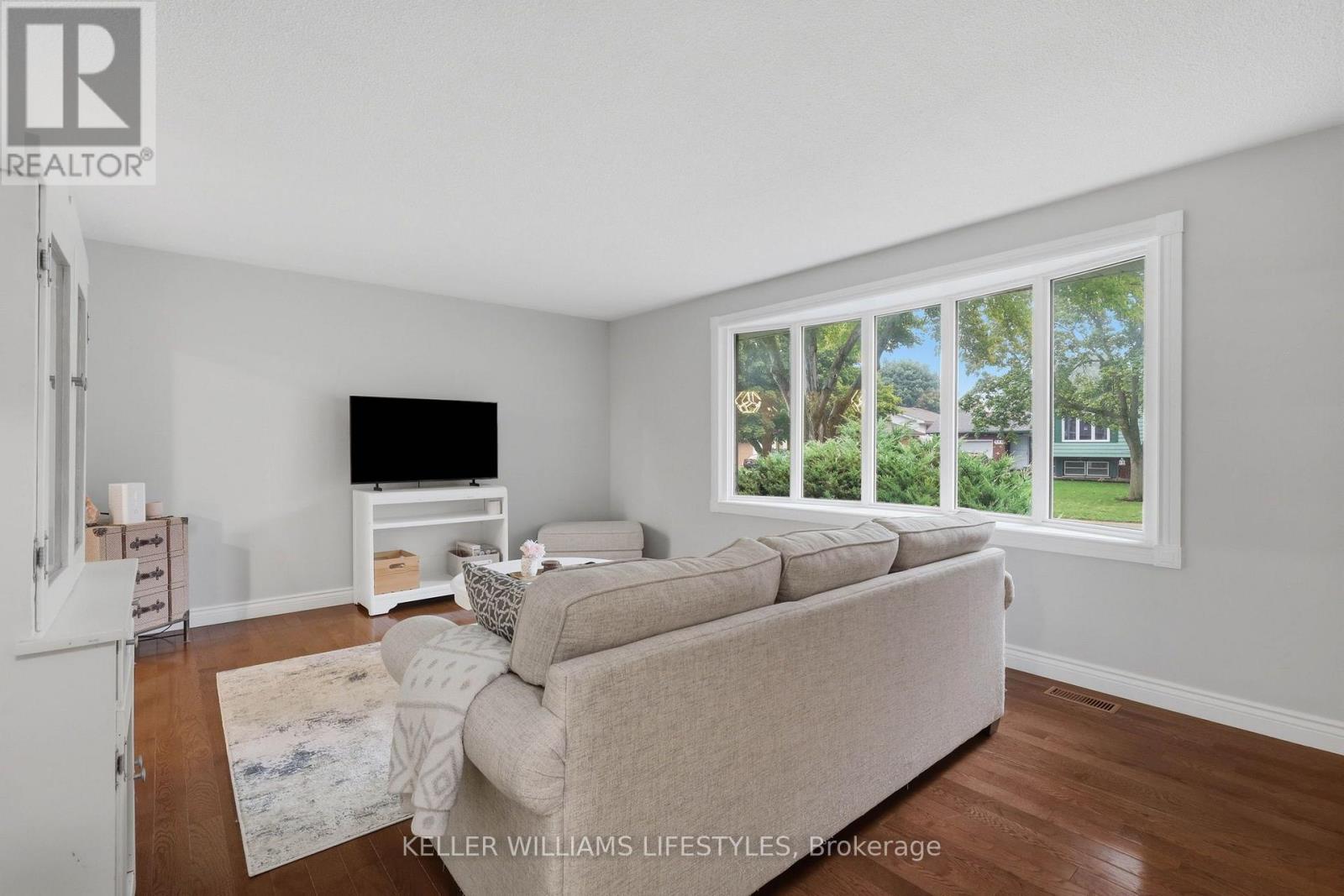 344 Robert Street Property Photo 5