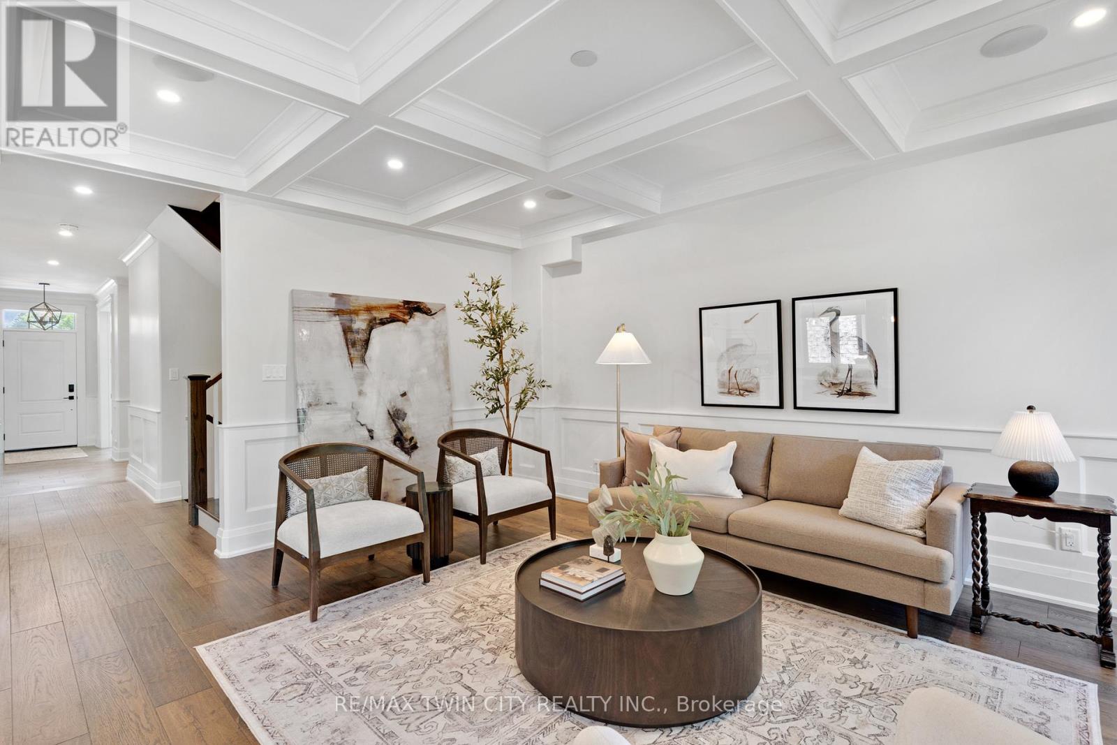 12 George Street Property Photo 8