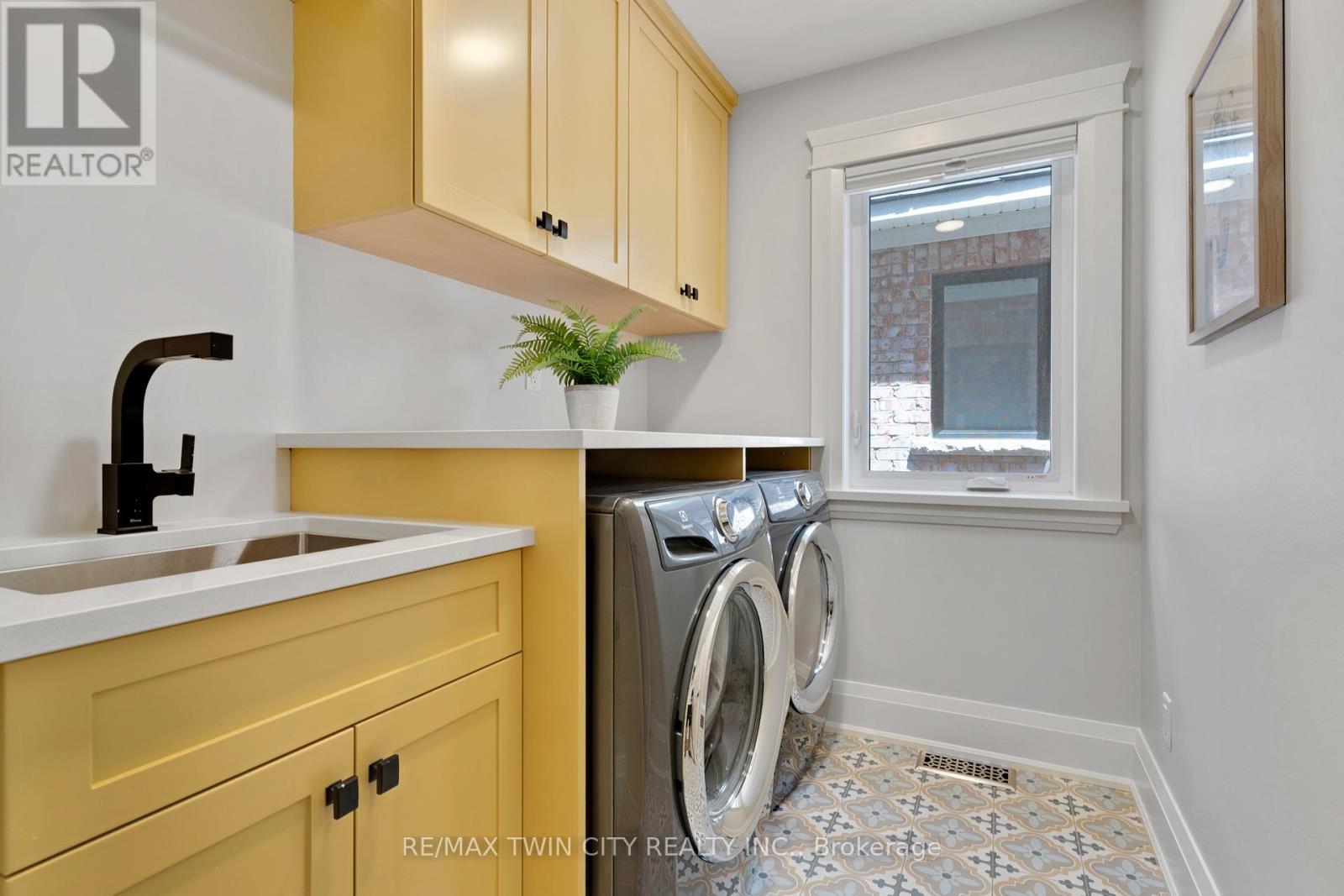 12 George Street Property Photo 20