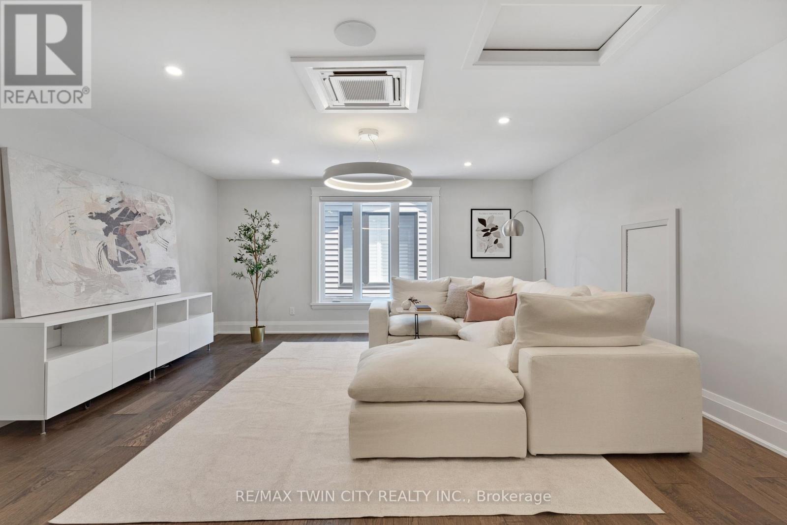 12 George Street Property Photo 23