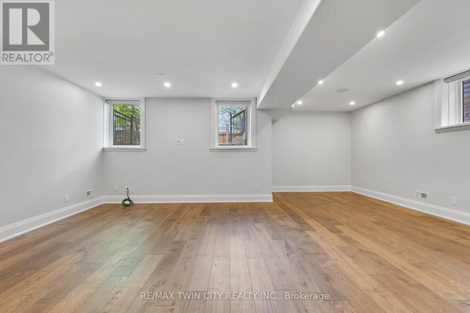 12 George Street Property Photo 26
