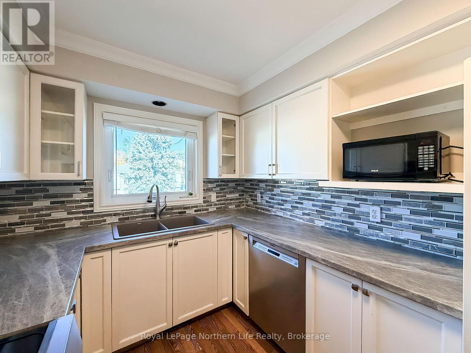 511 Bromley Avenue Property Photo 9