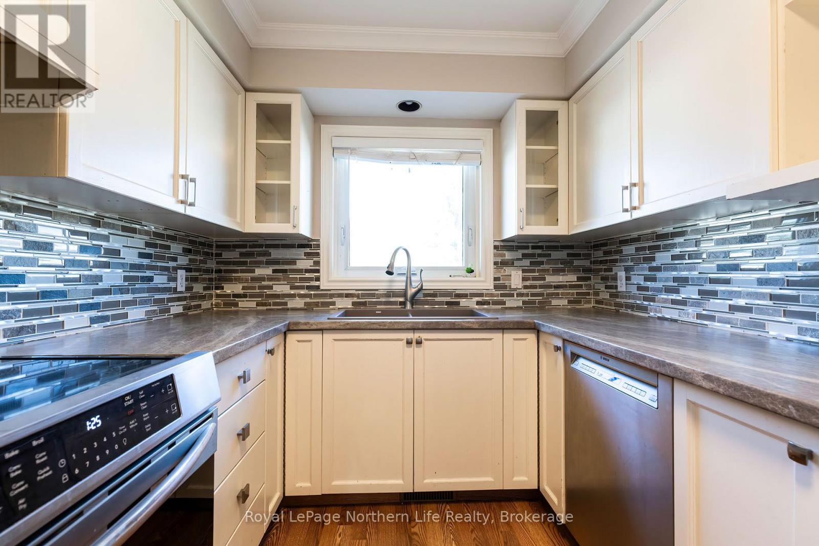 511 Bromley Avenue Property Photo 10