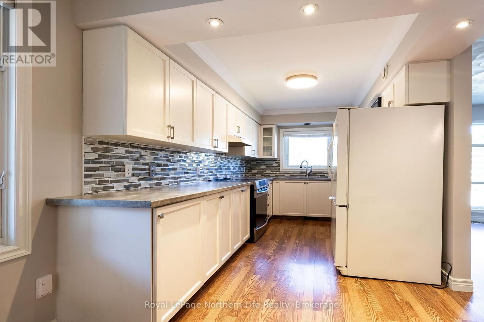 511 Bromley Avenue Property Photo 11